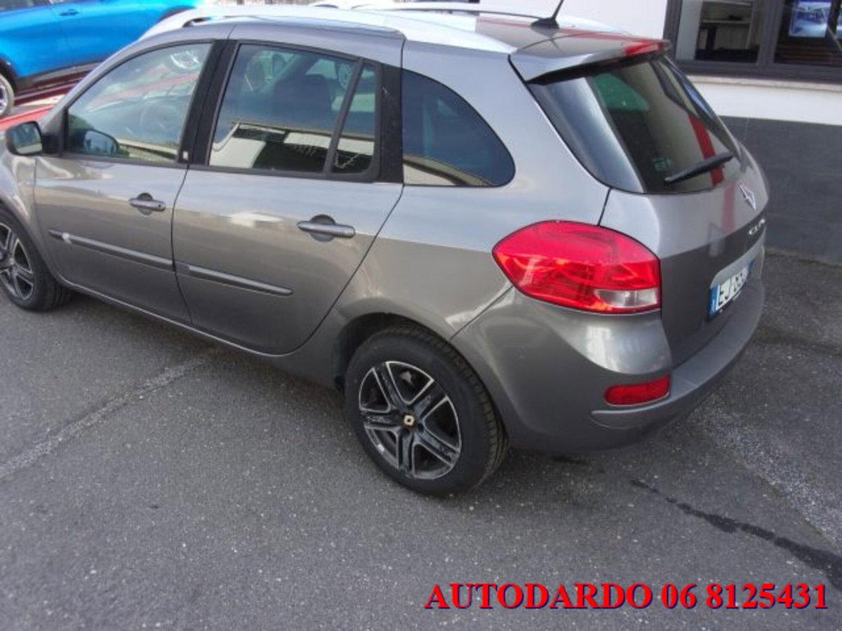 Renault Clio SporTour 1.2 16V TCE 100CV SporTour Dynamique (9)