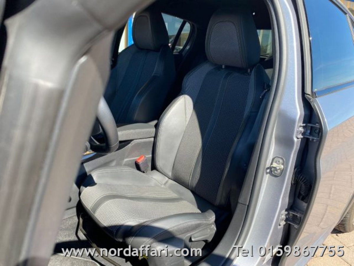 Peugeot 208 PureTech 130 Stop&Start EAT8 5 porte GT Pack (3)