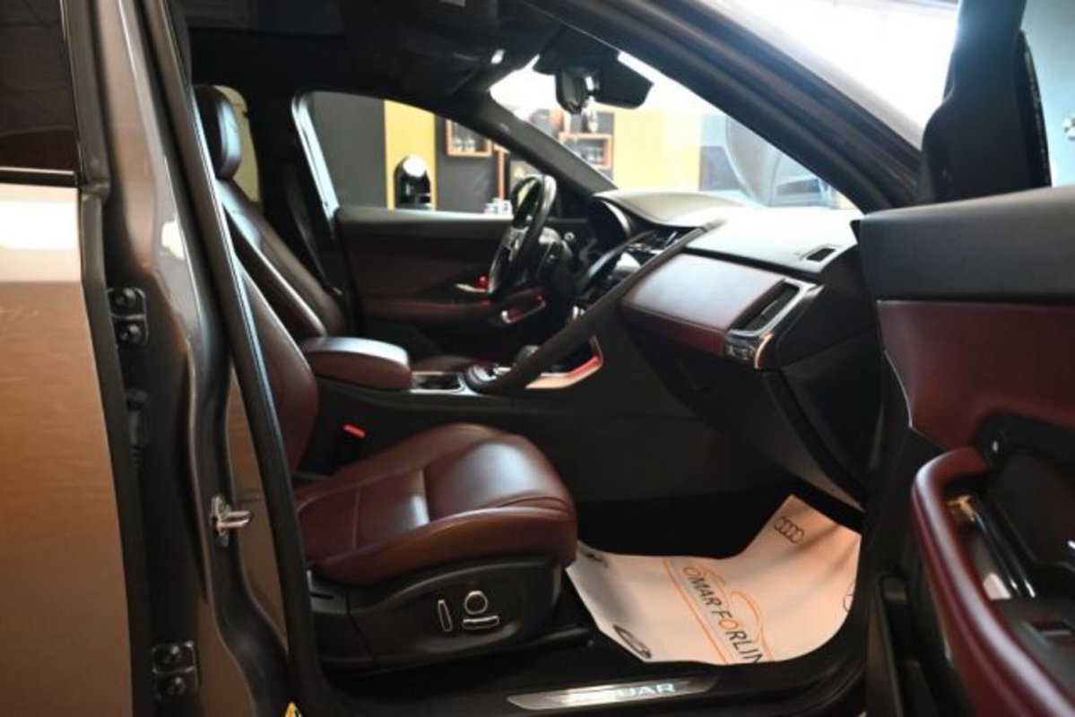 Jaguar E-Pace 2.0d i4 mhev R-Dynamic HSE awd 204cv auto (10)