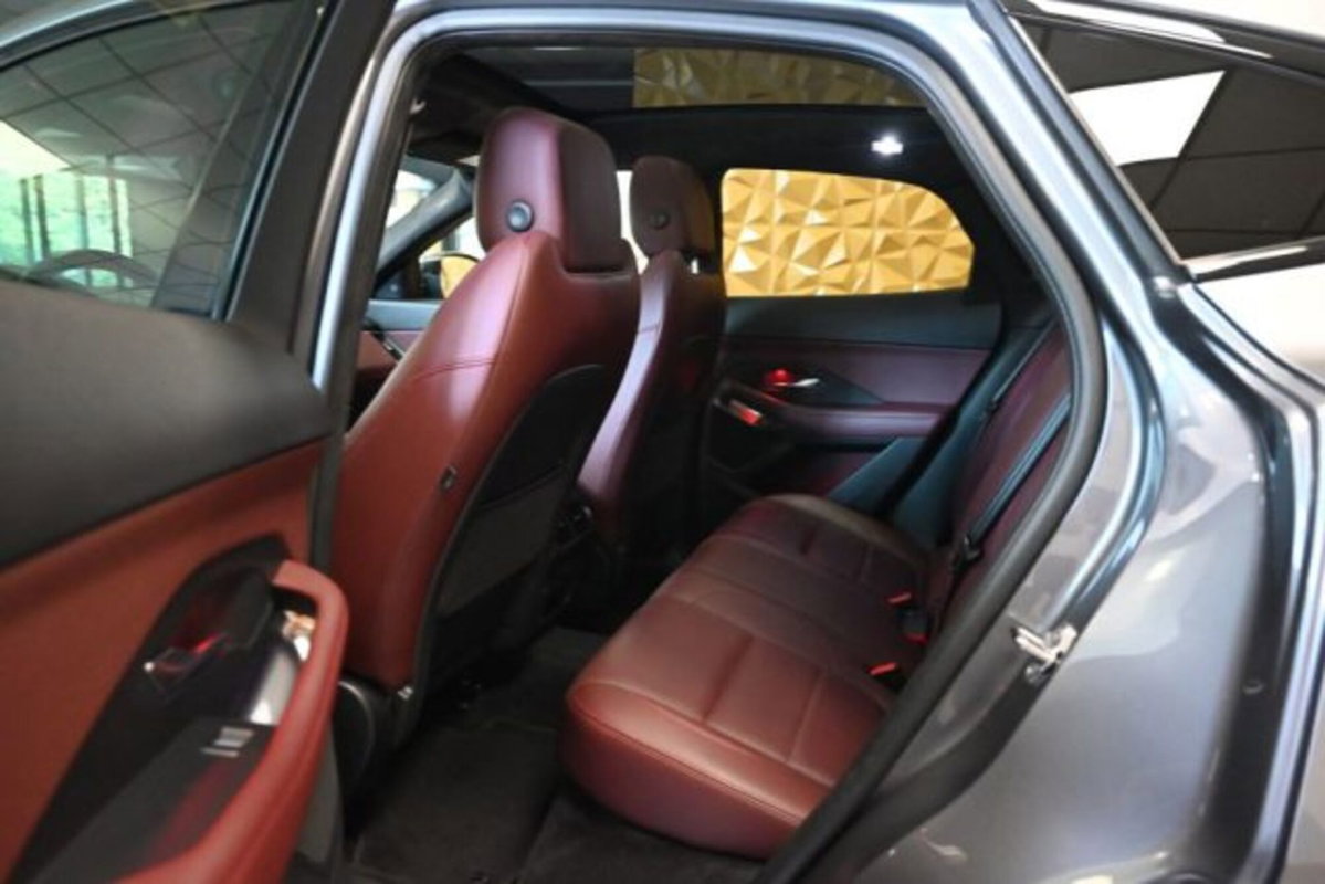 Jaguar E-Pace 2.0d i4 mhev R-Dynamic HSE awd 204cv auto (11)