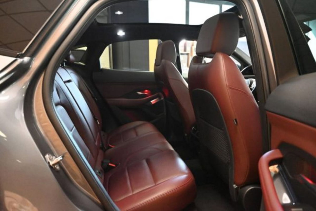 Jaguar E-Pace 2.0d i4 mhev R-Dynamic HSE awd 204cv auto (12)