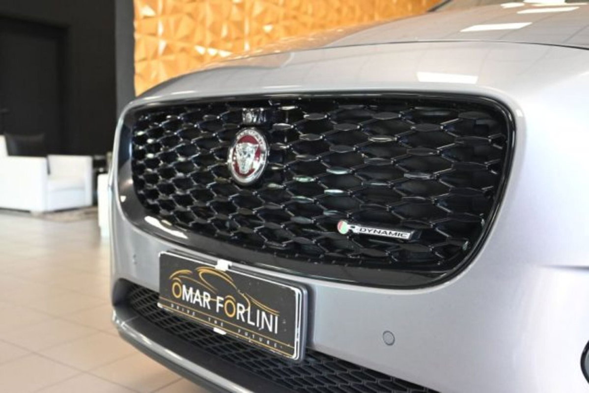 Jaguar E-Pace 2.0d i4 mhev R-Dynamic HSE awd 204cv auto (14)