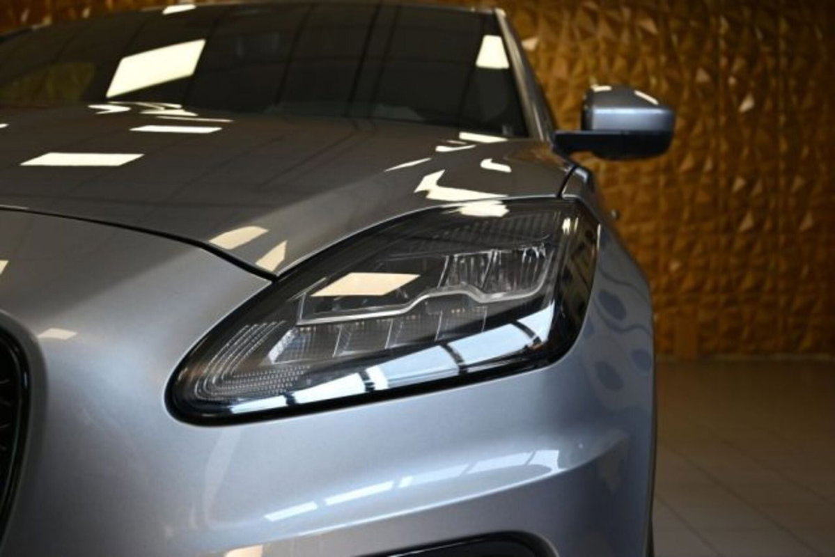 Jaguar E-Pace 2.0d i4 mhev R-Dynamic HSE awd 204cv auto (15)