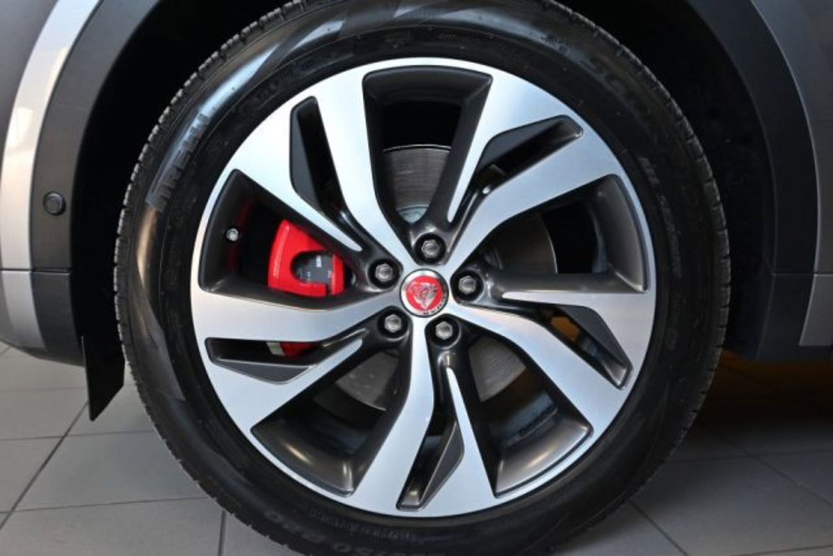 Jaguar E-Pace 2.0d i4 mhev R-Dynamic HSE awd 204cv auto (16)