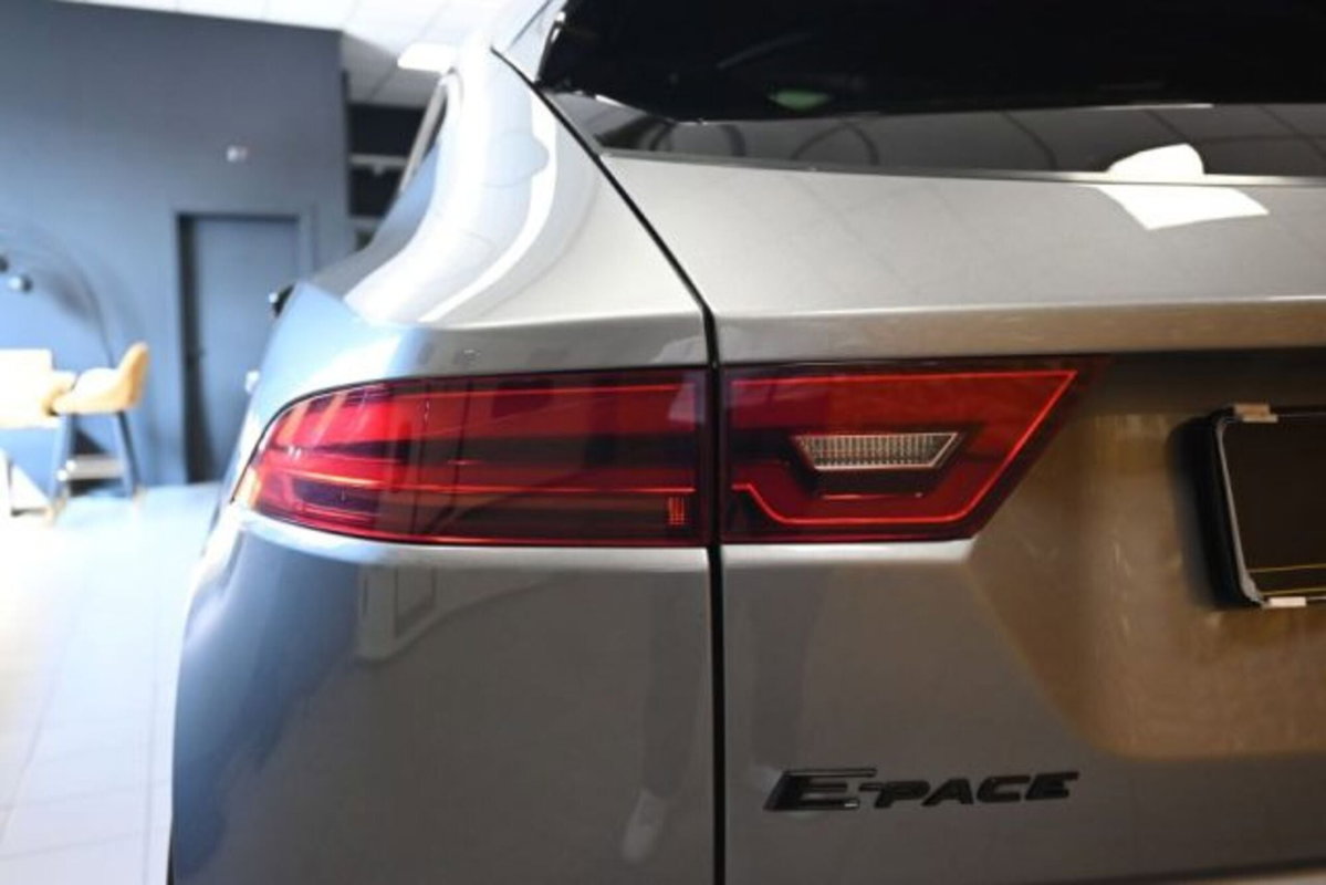 Jaguar E-Pace 2.0d i4 mhev R-Dynamic HSE awd 204cv auto (18)