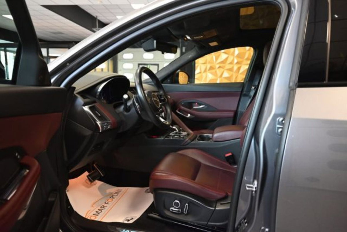 Jaguar E-Pace 2.0d i4 mhev R-Dynamic HSE awd 204cv auto (9)