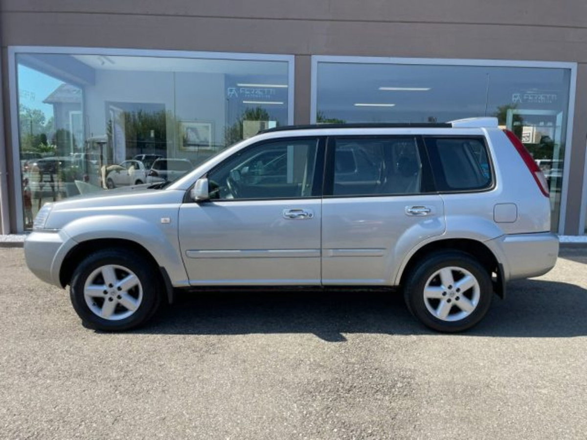 Nissan X-Trail 2.2 dCi Elegance (2)