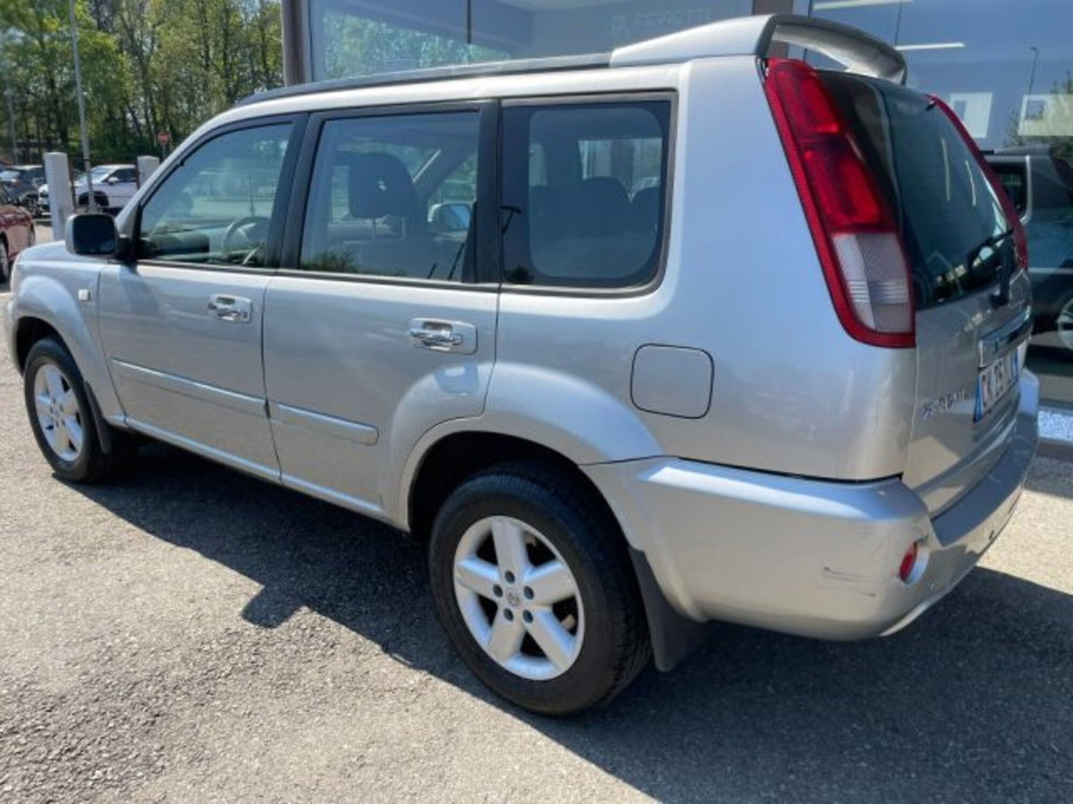 Nissan X-Trail 2.2 dCi Elegance (8)