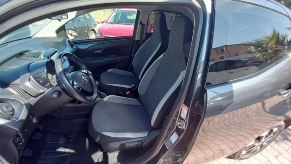 Toyota Aygo 1.0 VVT-i 72 CV 5 porte x-play (10)