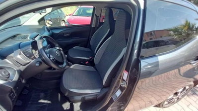 Toyota Aygo 1.0 VVT-i 72 CV 5 porte x-play (10)
