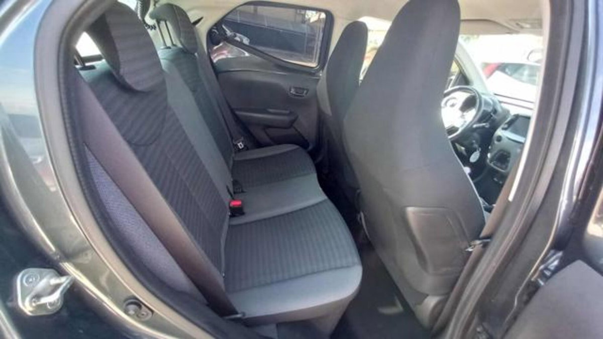 Toyota Aygo 1.0 VVT-i 72 CV 5 porte x-play (12)