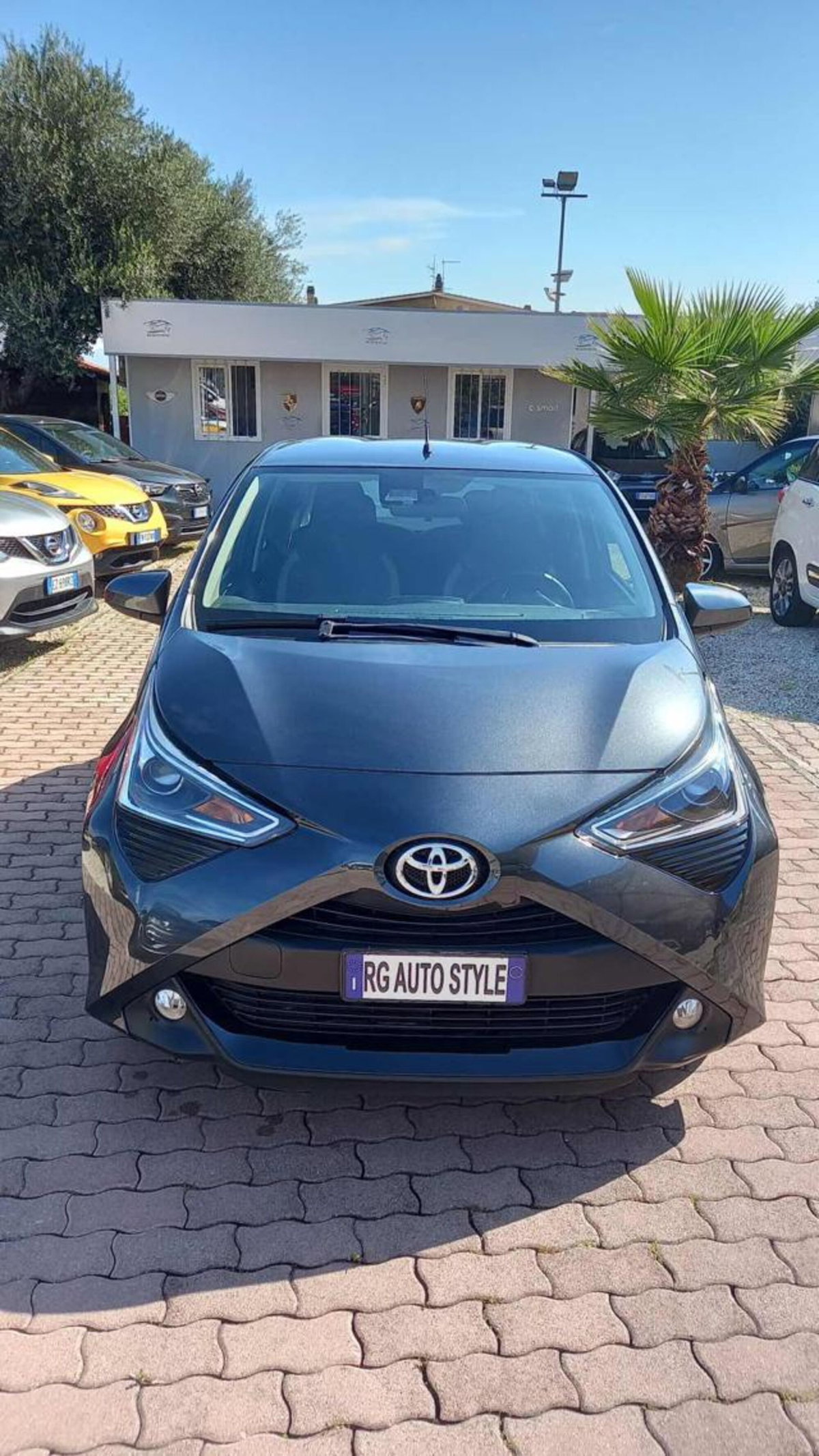 Toyota Aygo 1.0 VVT-i 72 CV 5 porte x-play (2)