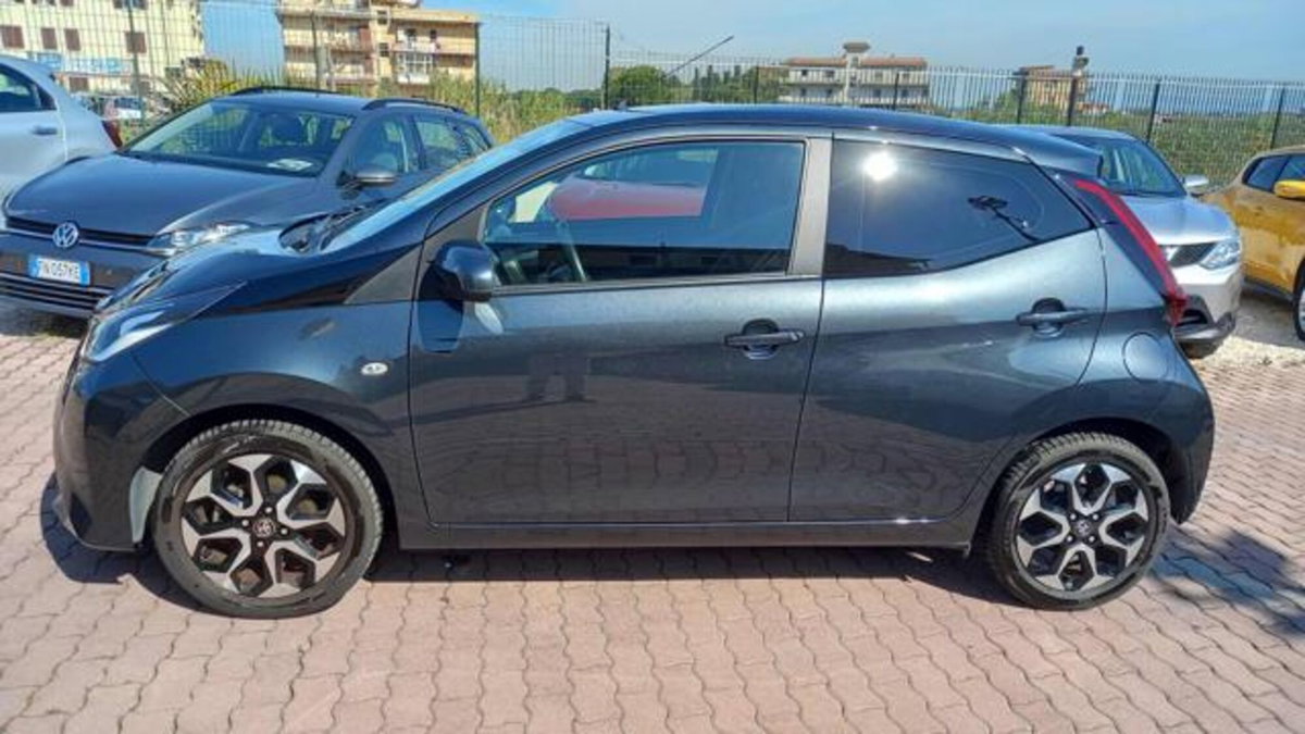 Toyota Aygo 1.0 VVT-i 72 CV 5 porte x-play (4)