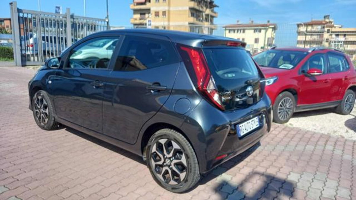 Toyota Aygo 1.0 VVT-i 72 CV 5 porte x-play (5)