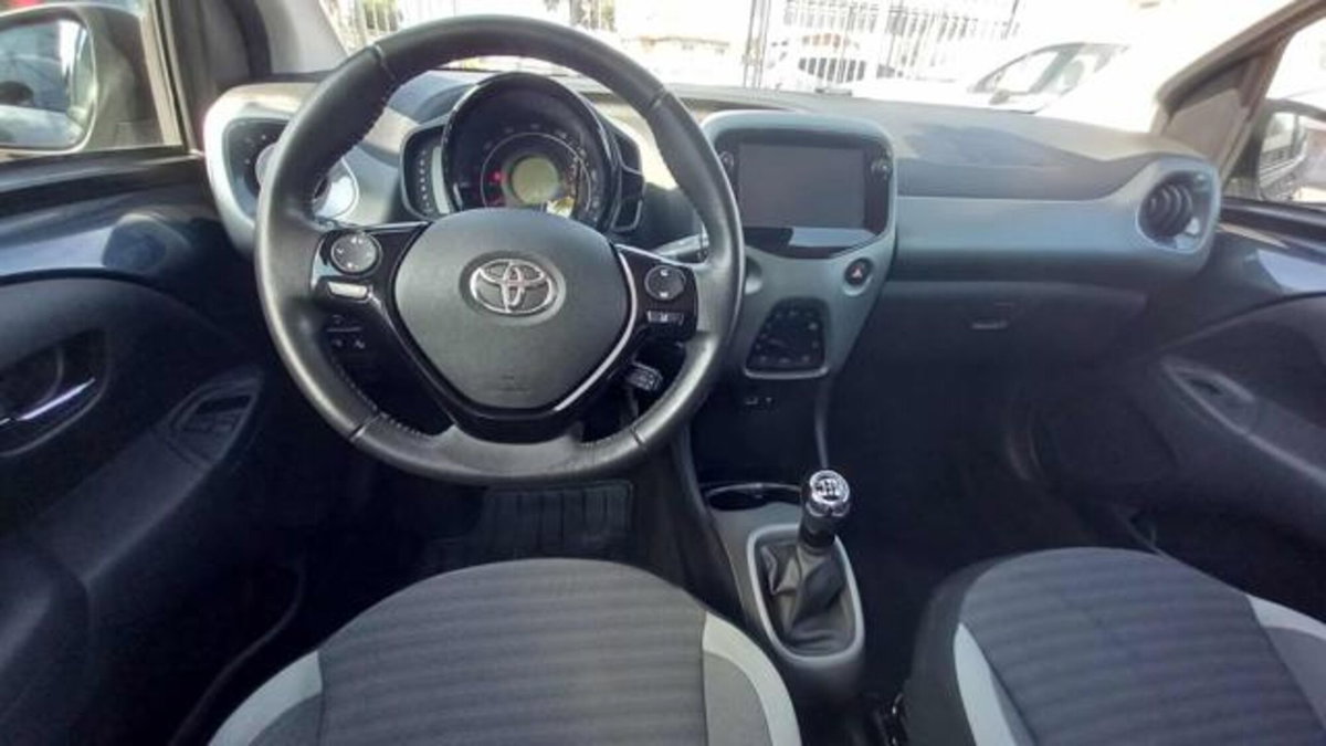 Toyota Aygo 1.0 VVT-i 72 CV 5 porte x-play (9)