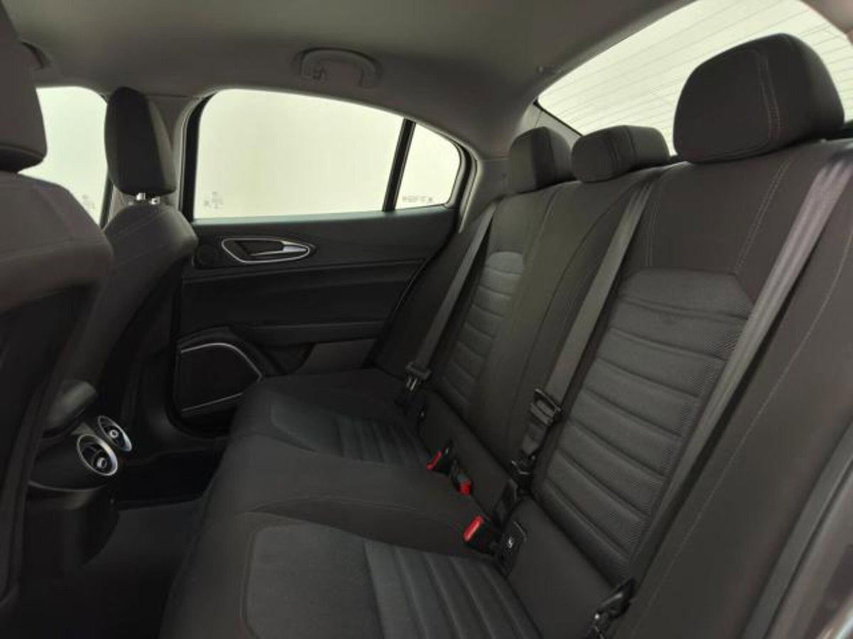 Alfa Romeo Giulia 2.2 Turbodiesel 160 CV AT8 Sprint (13)
