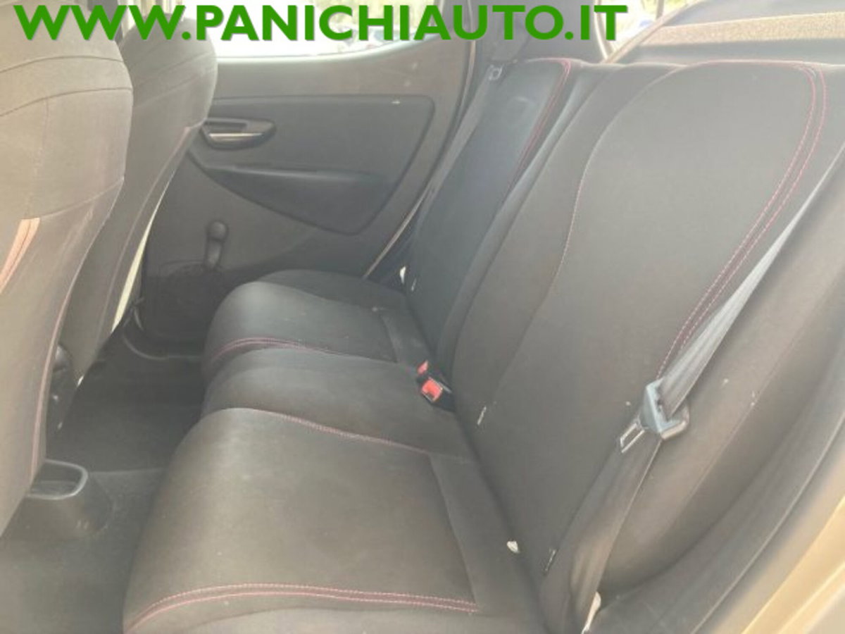 Lancia Ypsilon 0.9 TwinAir 85 CV 5 porte Metano Ecochic Silver (10)