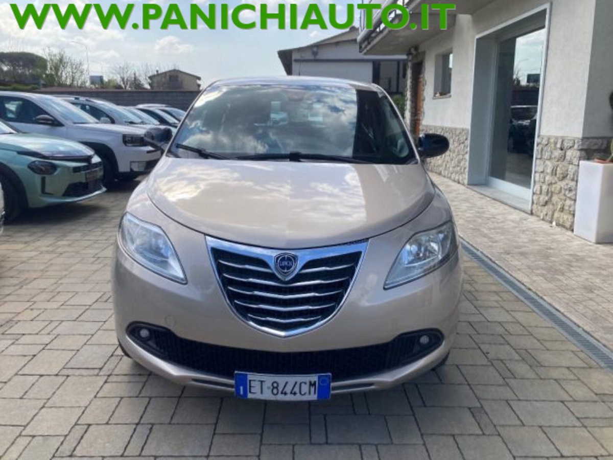 Lancia Ypsilon 0.9 TwinAir 85 CV 5 porte Metano Ecochic Silver (3)