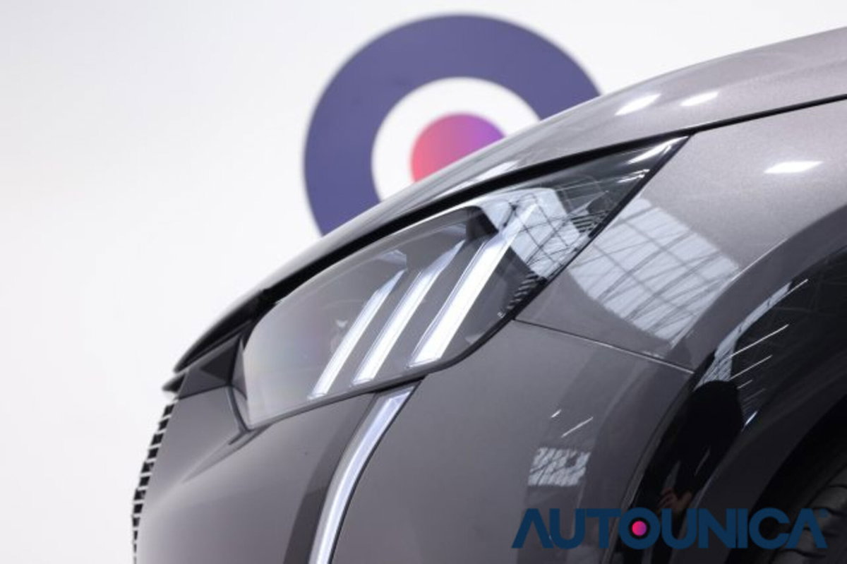 Peugeot 208 PureTech 130 Stop&Start EAT8 5 porte GT (19)