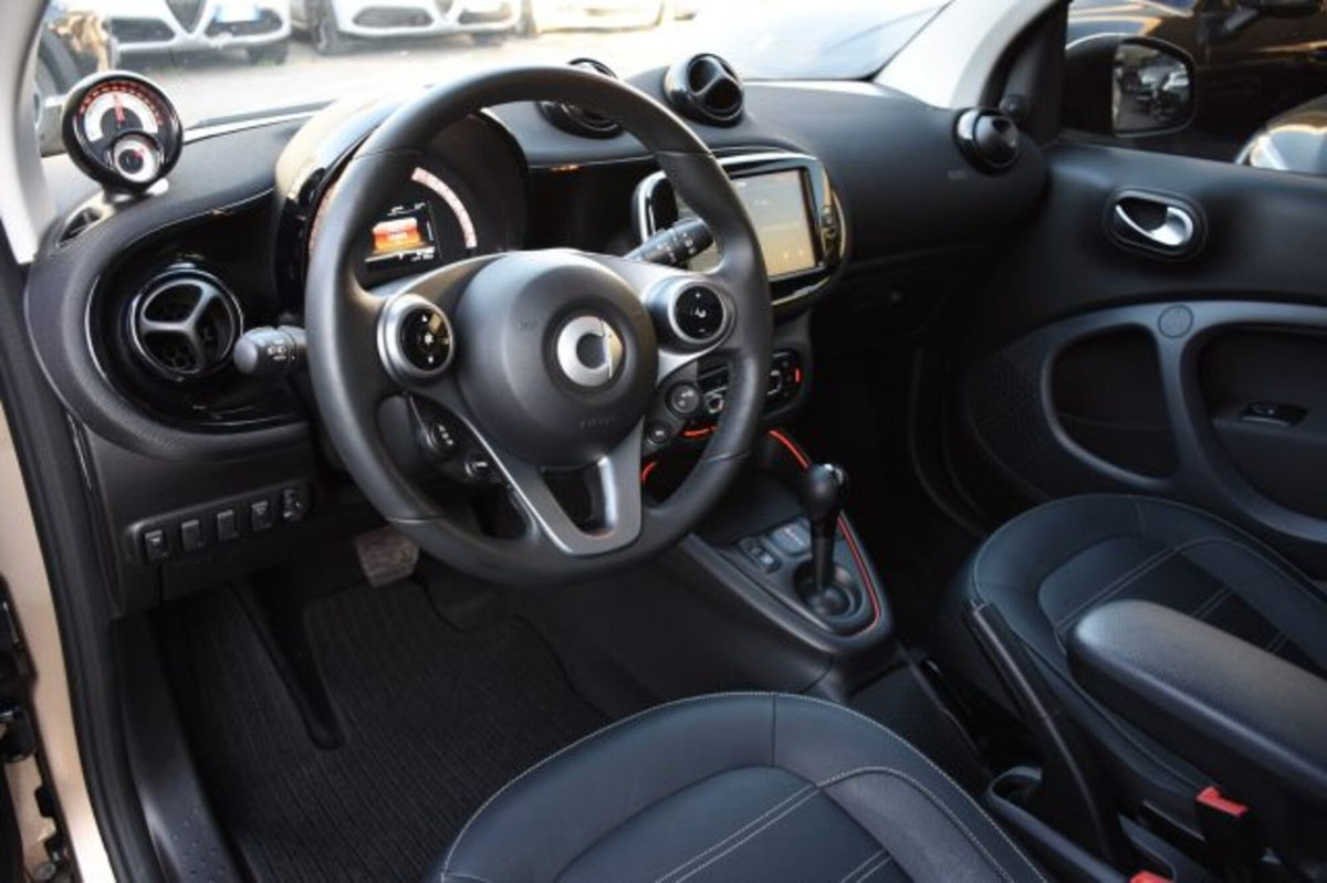 smart Fortwo EQ Racingreen (22kW) (5)