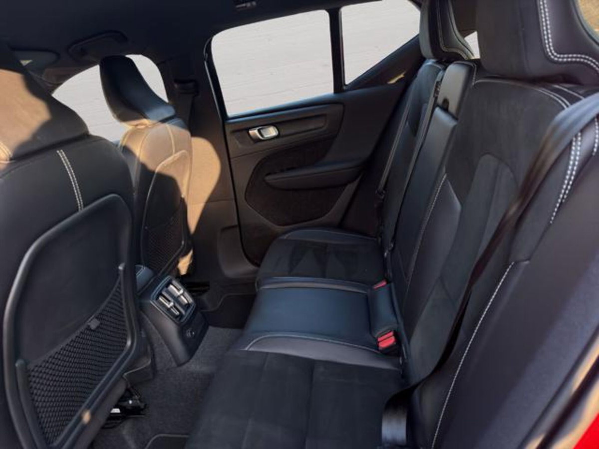 Volvo XC40 T4 Recharge Plug-in Hybrid R-design (11)