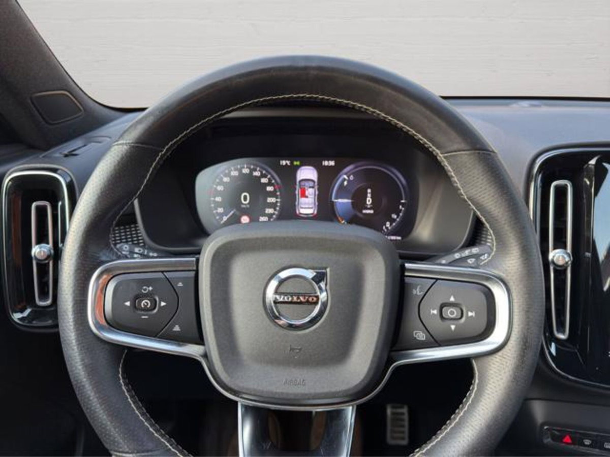 Volvo XC40 T4 Recharge Plug-in Hybrid R-design (12)
