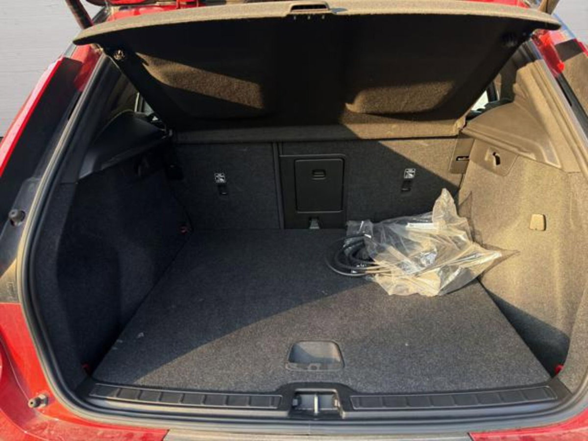 Volvo XC40 T4 Recharge Plug-in Hybrid R-design (14)
