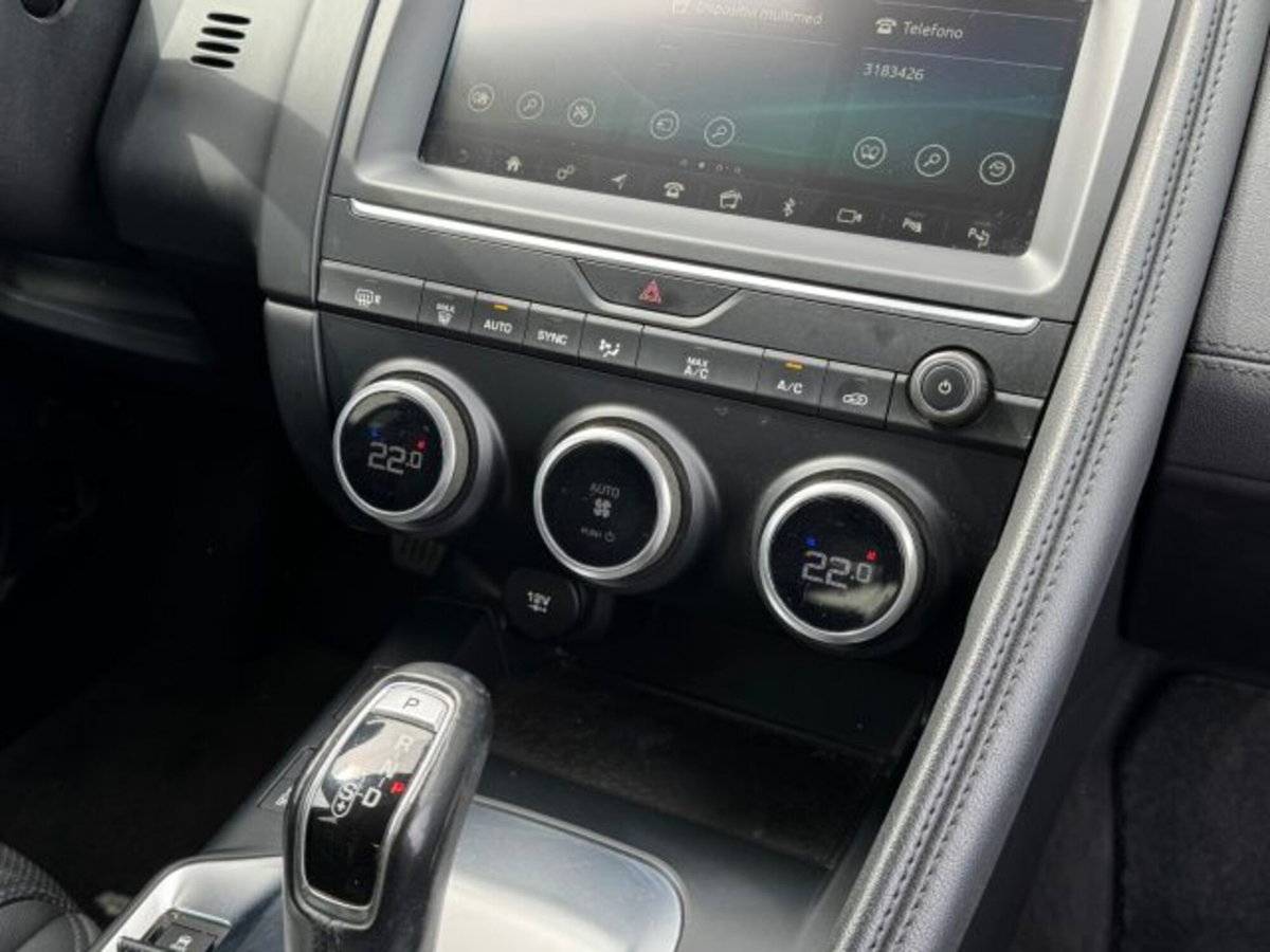 Jaguar E-Pace 2.0D 150 CV AWD R-Dynamic S (12)