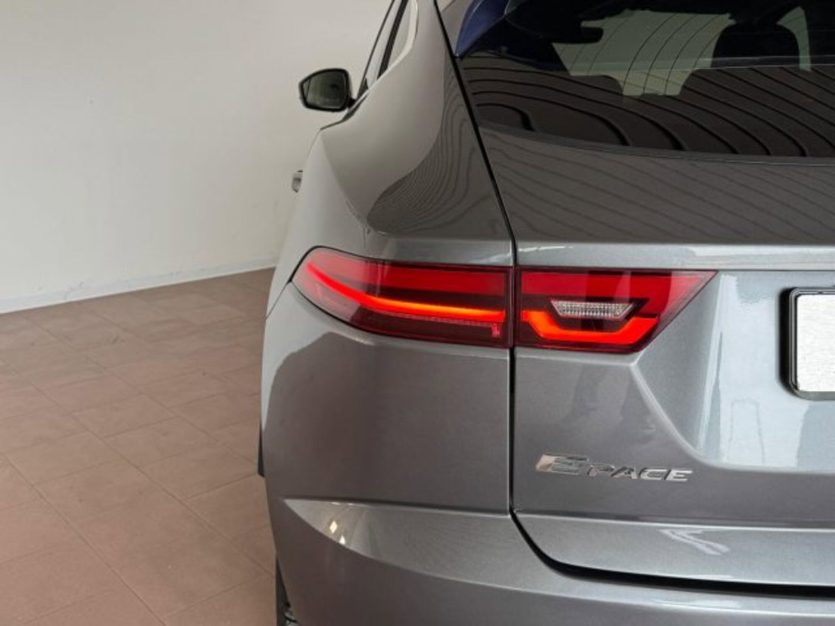 Jaguar E-Pace 2.0D 150 CV AWD R-Dynamic S (14)