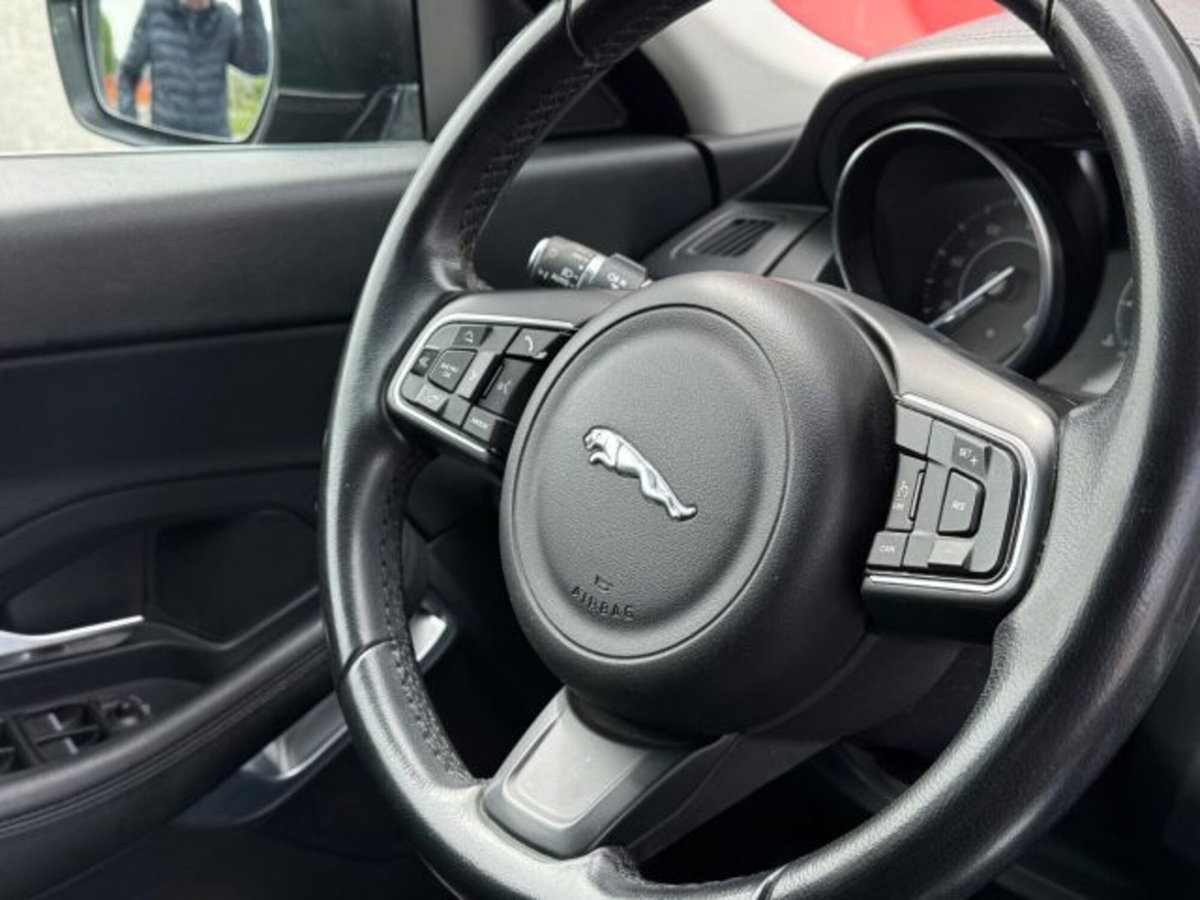Jaguar E-Pace 2.0D 150 CV AWD R-Dynamic S (16)