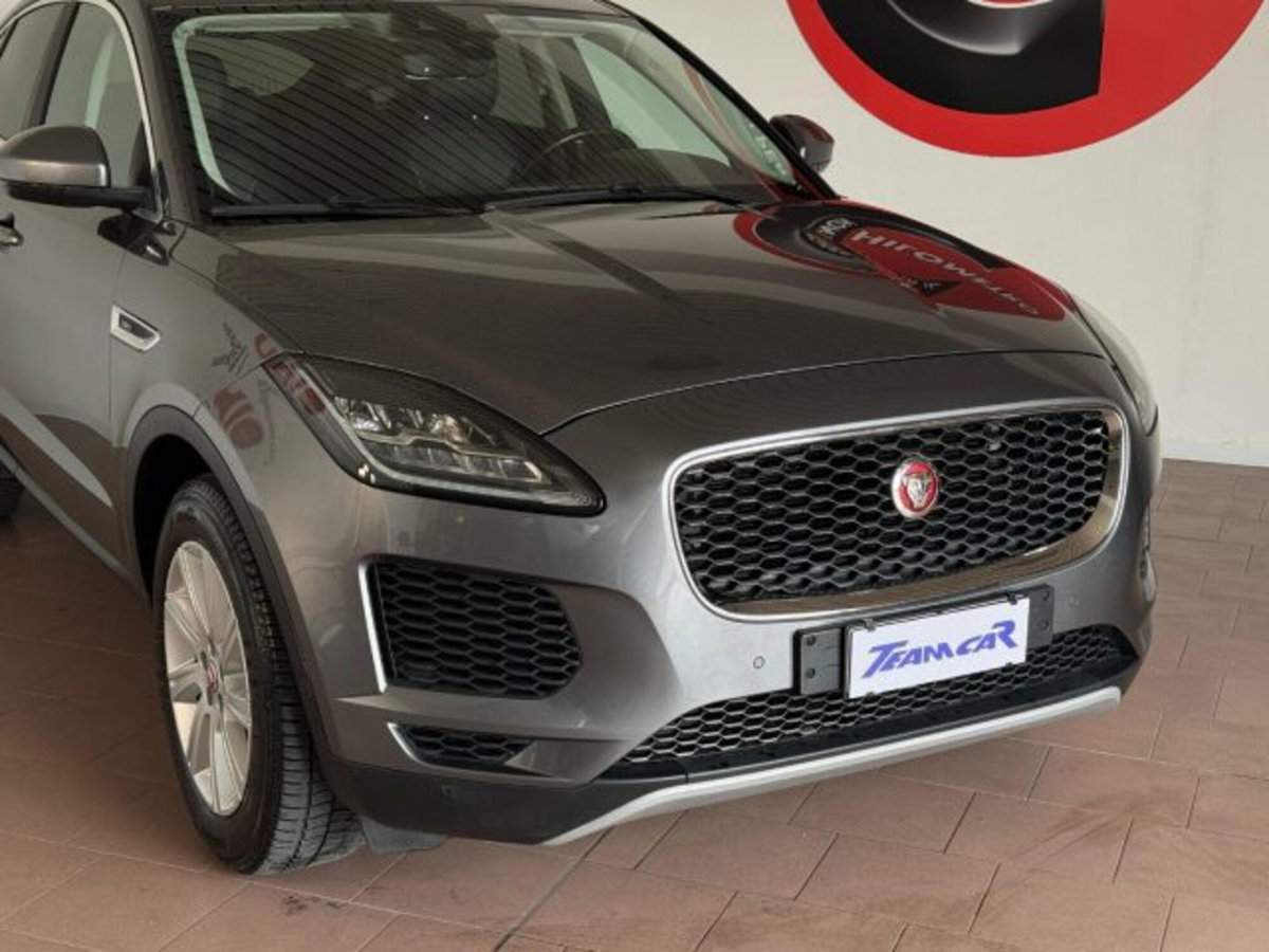 Jaguar E-Pace 2.0D 150 CV AWD R-Dynamic S (19)