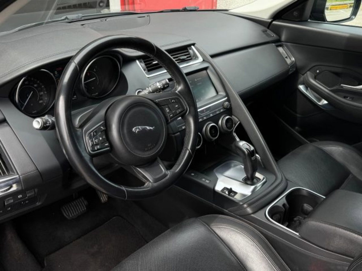 Jaguar E-Pace 2.0D 150 CV AWD R-Dynamic S (6)