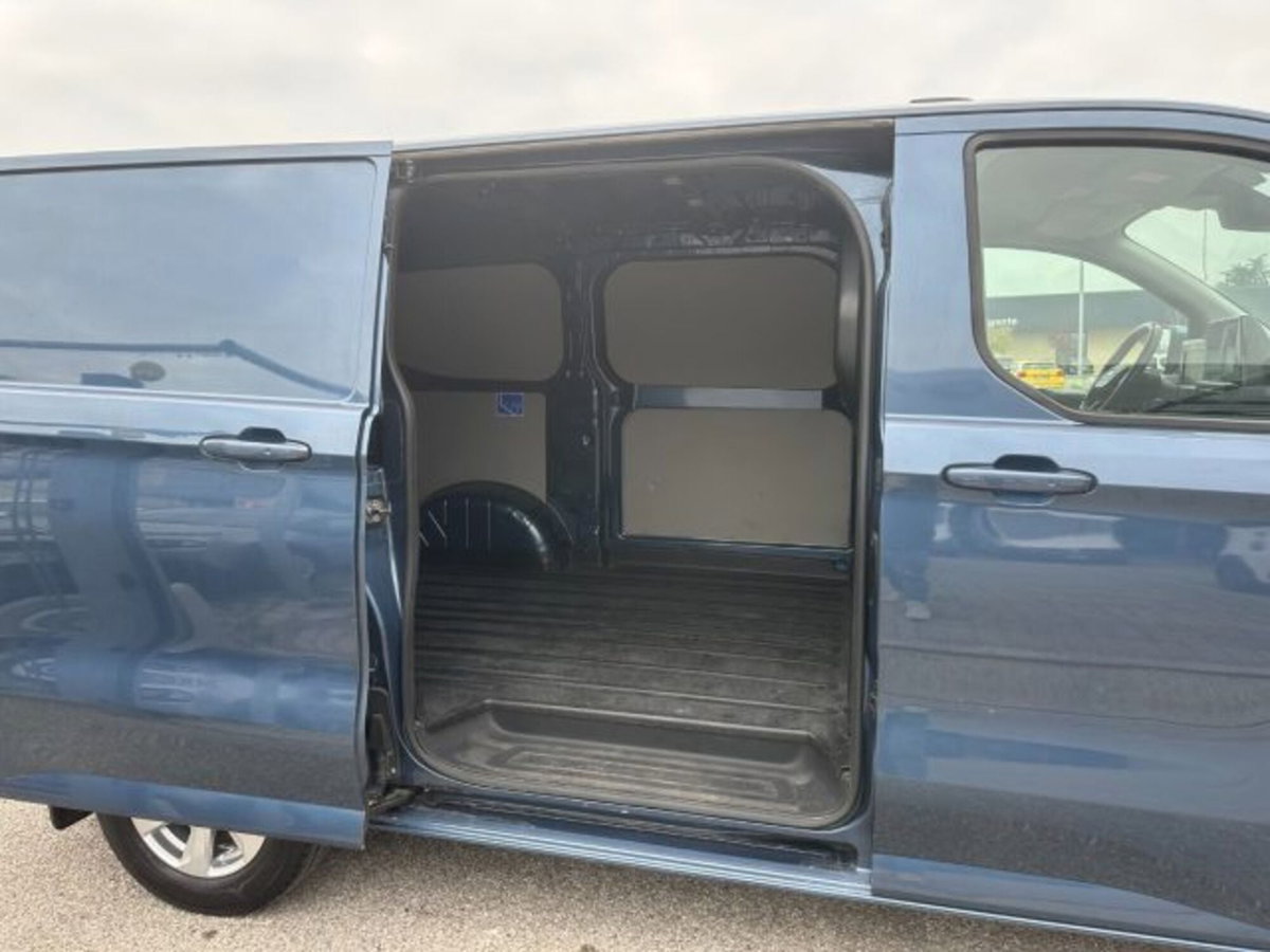 Ford Transit Custom Furgone 320 2.0 ecoblue 150cv Titanium L1H1 (9)