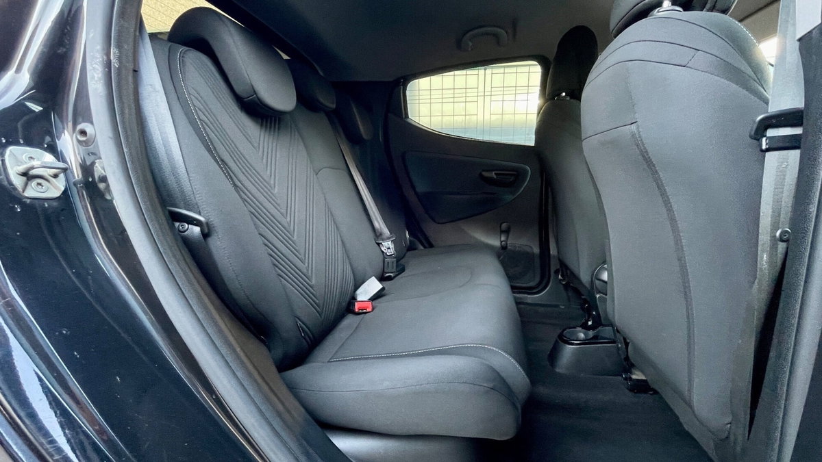 Lancia Ypsilon 1.0 FireFly 5 porte S&S Hybrid Gold Plus (11)