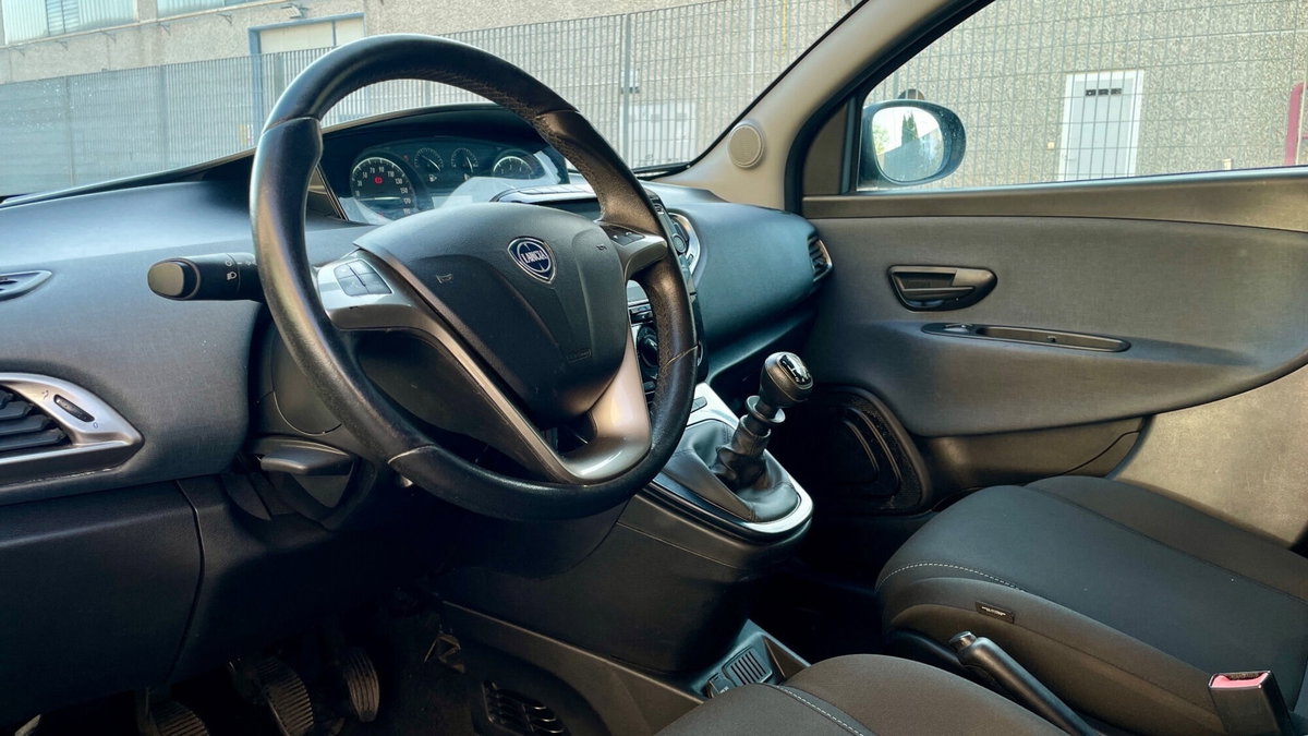 Lancia Ypsilon 1.0 FireFly 5 porte S&S Hybrid Gold Plus (13)