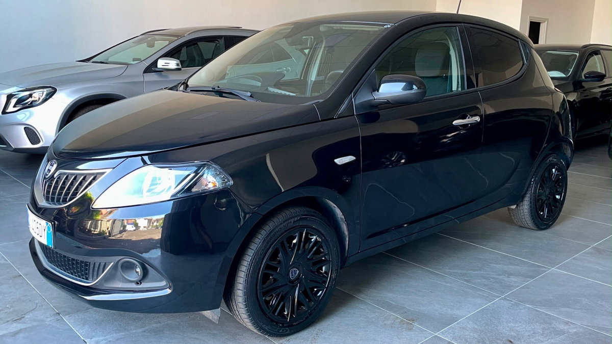 Lancia Ypsilon 1.0 FireFly 5 porte S&S Hybrid Gold Plus (3)
