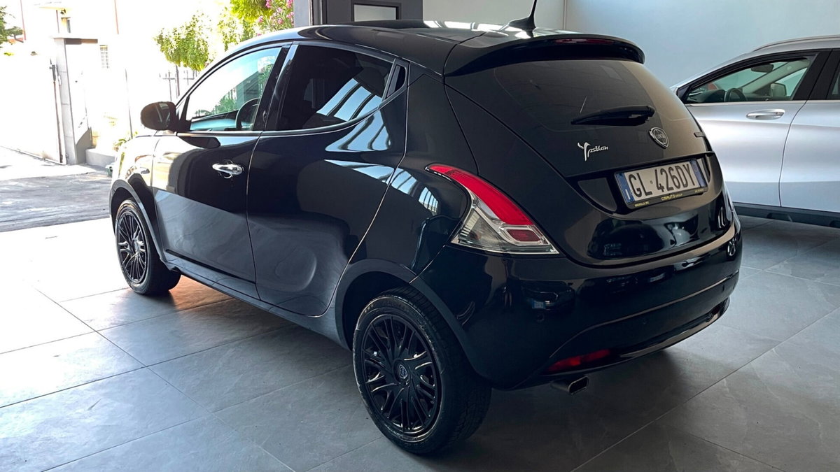 Lancia Ypsilon 1.0 FireFly 5 porte S&S Hybrid Gold Plus (4)