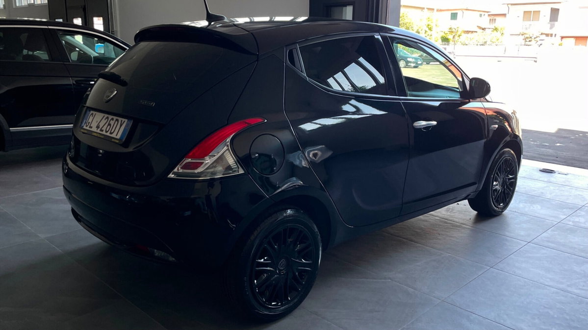 Lancia Ypsilon 1.0 FireFly 5 porte S&S Hybrid Gold Plus (6)