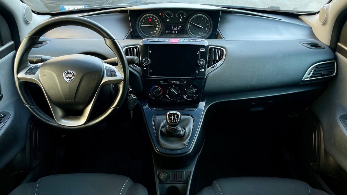 Lancia Ypsilon 1.0 FireFly 5 porte S&S Hybrid Gold Plus (7)