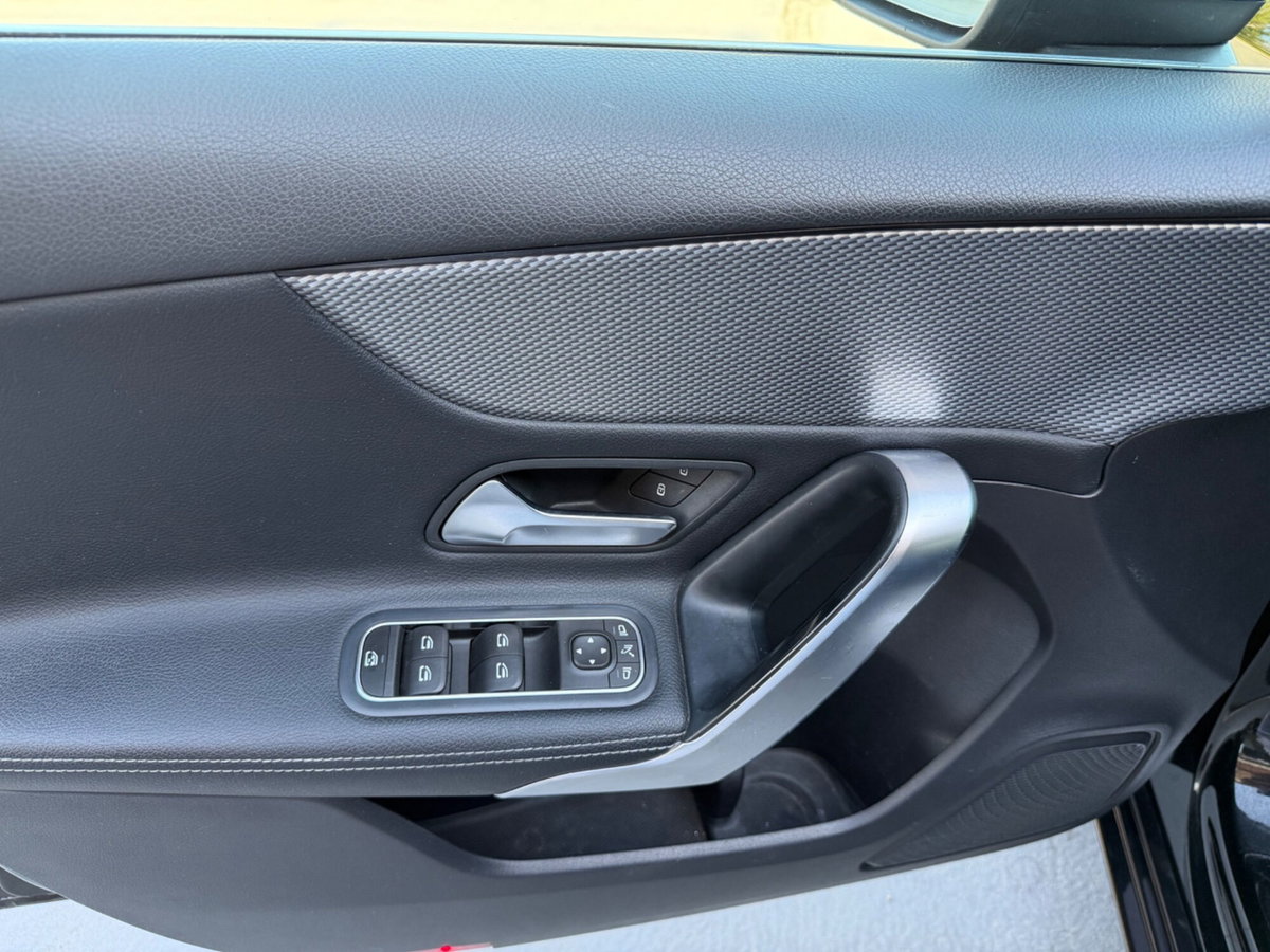 Mercedes-Benz Classe A 180 d Automatic Sport (11)