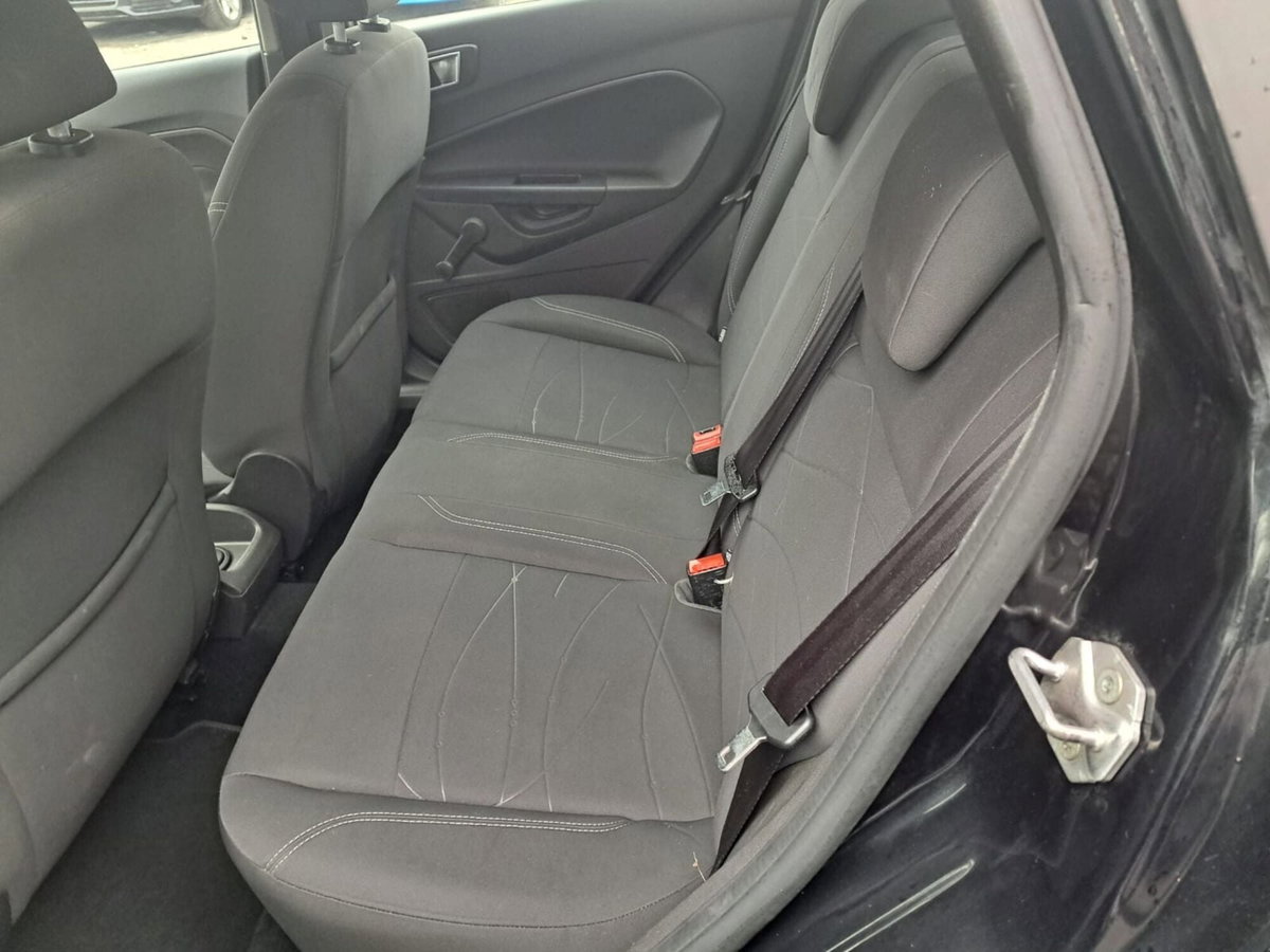 Ford Fiesta 1.5 TDCi 75CV 5 porte Titanium (19)