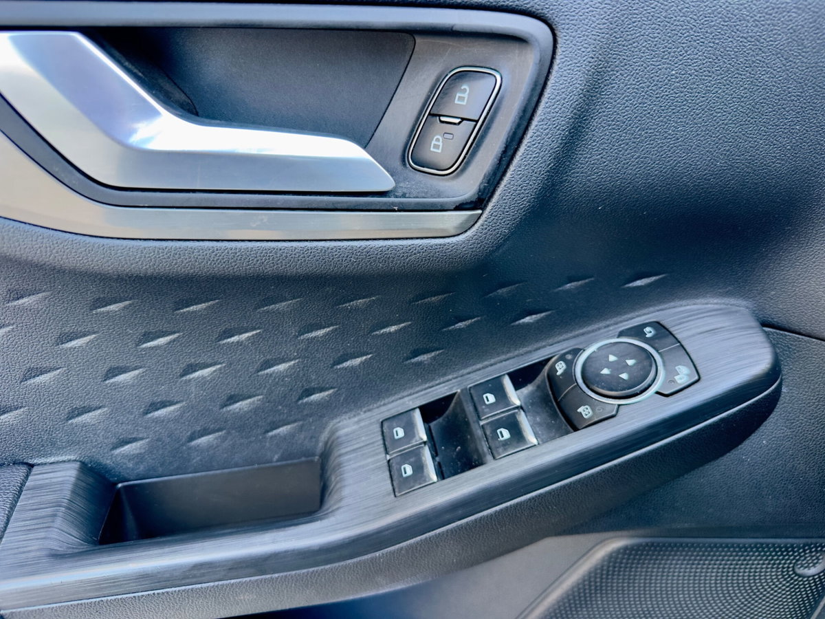 Ford Kuga 1.5 EcoBlue 120 CV 2WD Titanium (12)