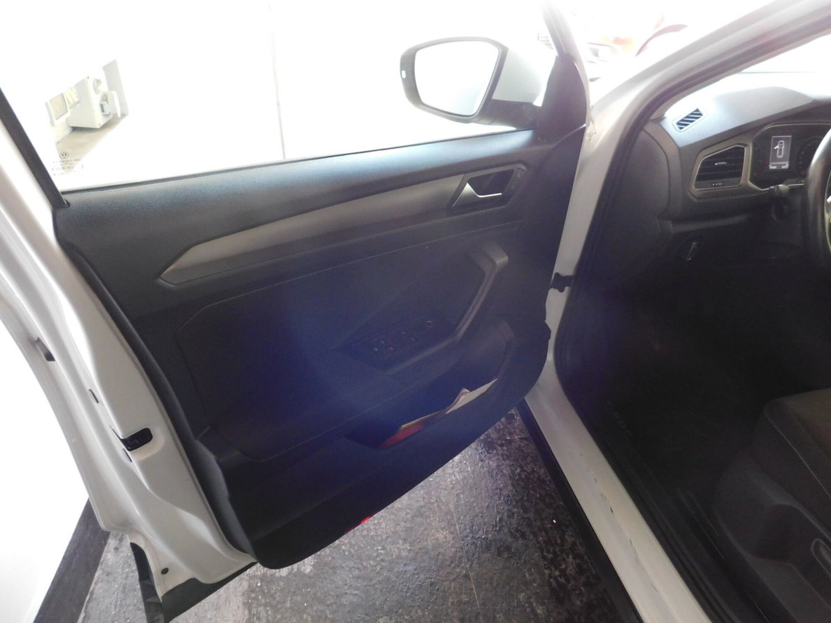 Volkswagen T-Roc 1.6 TDI SCR Business BlueMotion Technology (10)