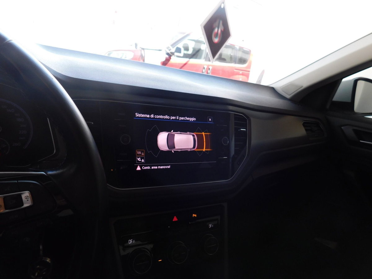 Volkswagen T-Roc 1.6 TDI SCR Business BlueMotion Technology (12)