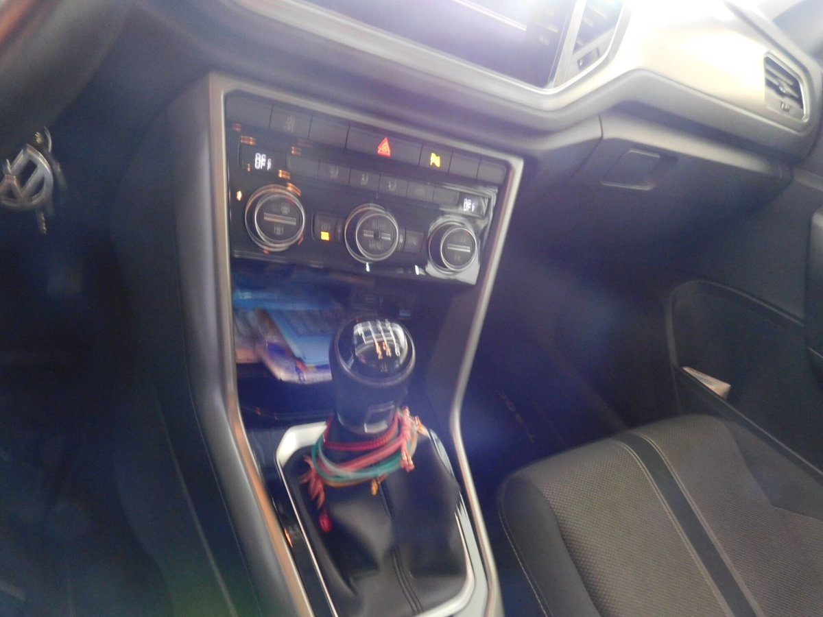 Volkswagen T-Roc 1.6 TDI SCR Business BlueMotion Technology (13)