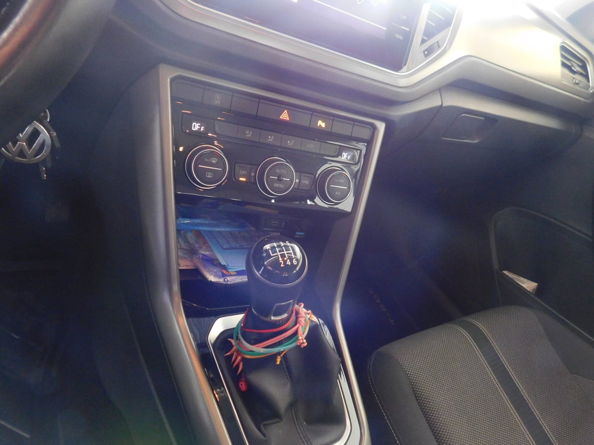 Volkswagen T-Roc 1.6 TDI SCR Business BlueMotion Technology (14)