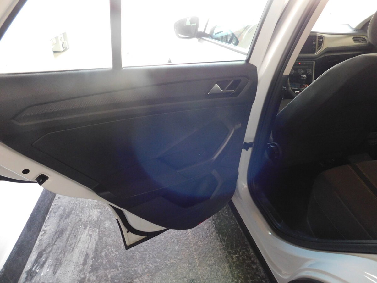 Volkswagen T-Roc 1.6 TDI SCR Business BlueMotion Technology (8)