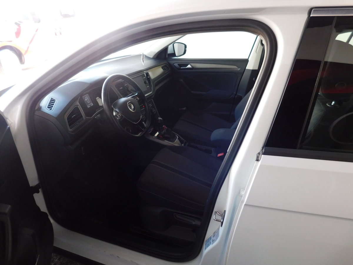 Volkswagen T-Roc 1.6 TDI SCR Business BlueMotion Technology (9)