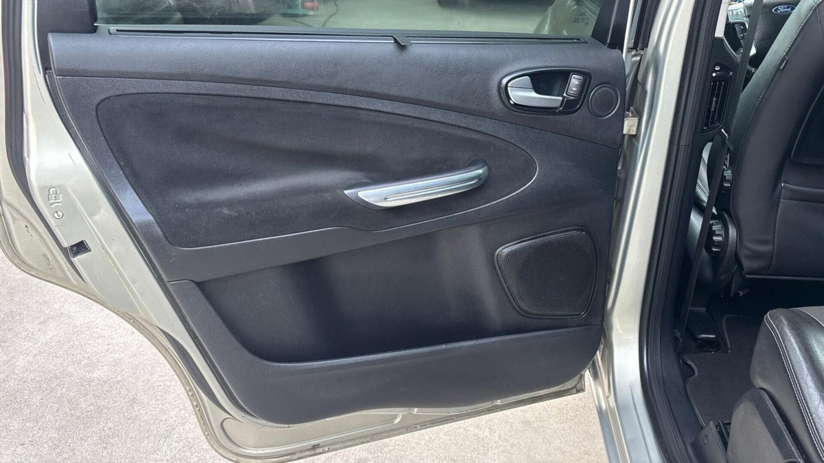Ford Galaxy 2.0 TDCi 140 CV Ghia DPF (11)