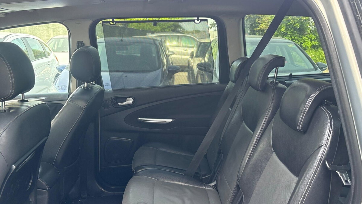 Ford Galaxy 2.0 TDCi 140 CV Ghia DPF (16)